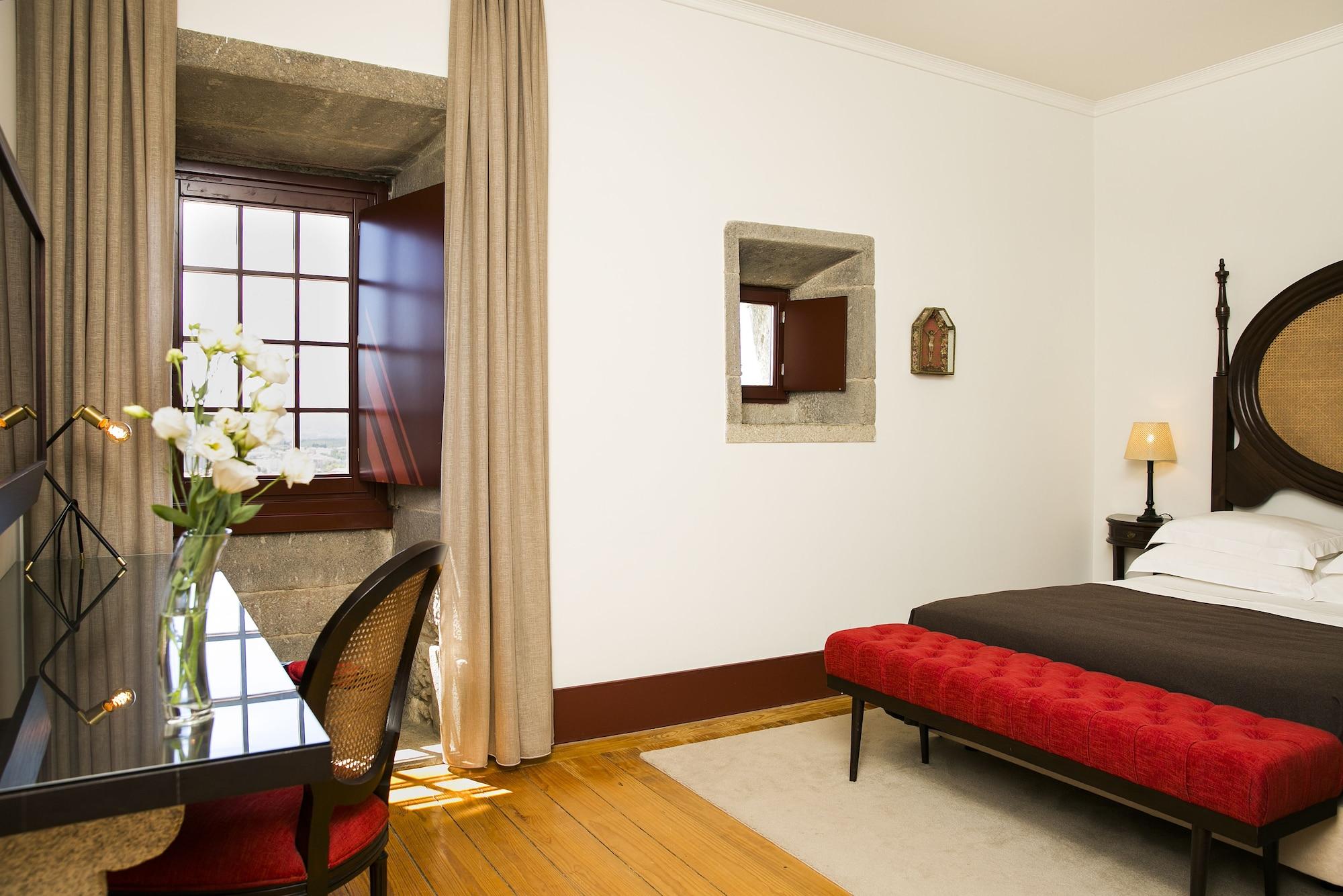 โปอูซาดา มอสเตอิโร เดอ กิมาราเอส- โมนิวเมนต์ โฮเต็ล Hotel กิมาไรส์ ภายนอก รูปภาพ A room at the Hotel do Porto