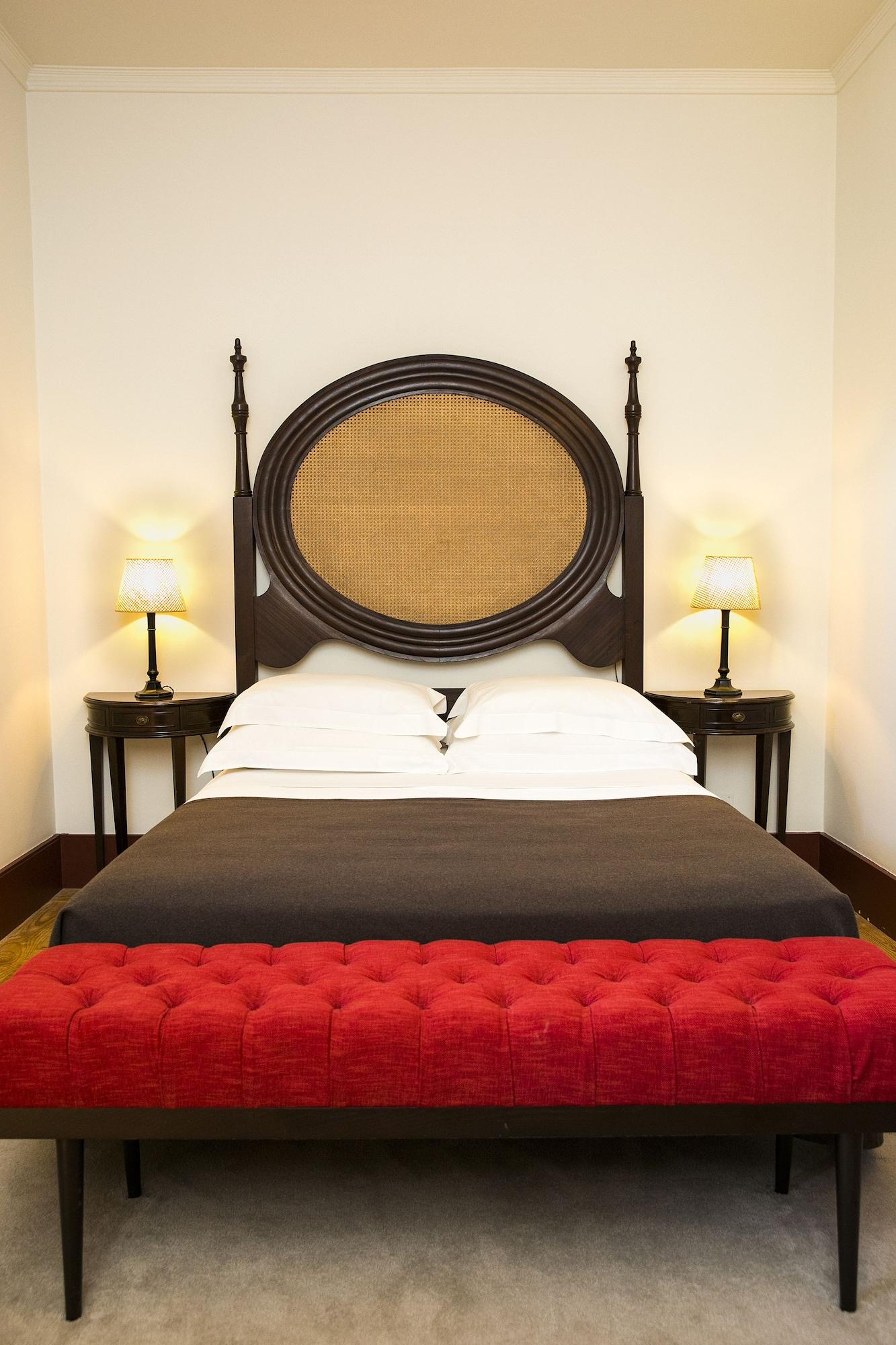โปอูซาดา มอสเตอิโร เดอ กิมาราเอส- โมนิวเมนต์ โฮเต็ล Hotel กิมาไรส์ ภายนอก รูปภาพ A bed