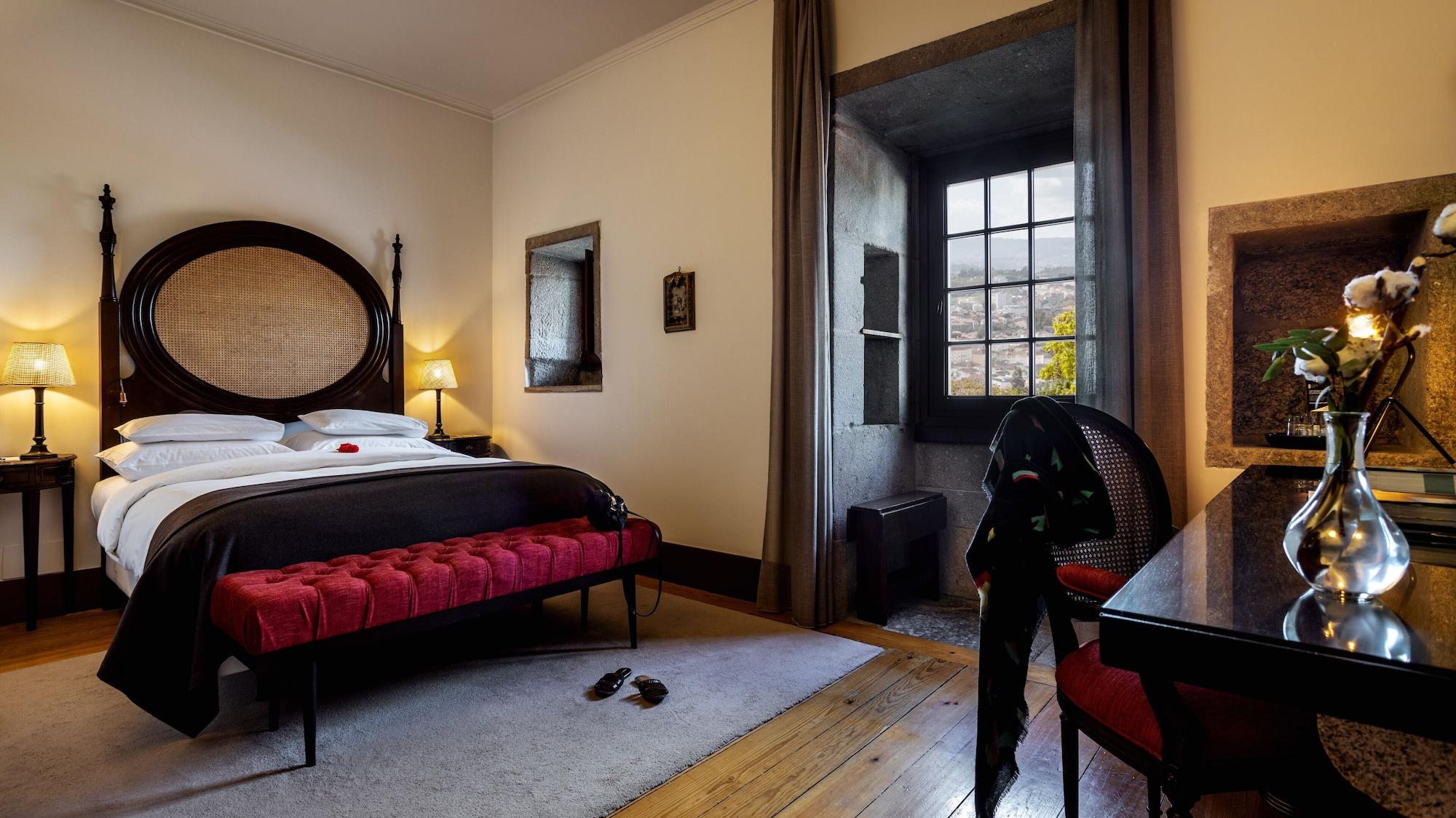 โปอูซาดา มอสเตอิโร เดอ กิมาราเอส- โมนิวเมนต์ โฮเต็ล Hotel กิมาไรส์ ภายนอก รูปภาพ A room at the Hotel Gran Vía