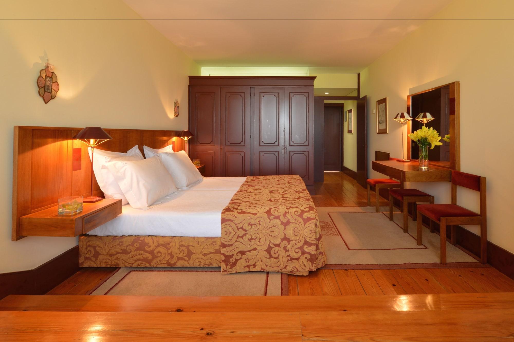 โปอูซาดา มอสเตอิโร เดอ กิมาราเอส- โมนิวเมนต์ โฮเต็ล Hotel กิมาไรส์ ภายนอก รูปภาพ A room at the Hotel do Canal