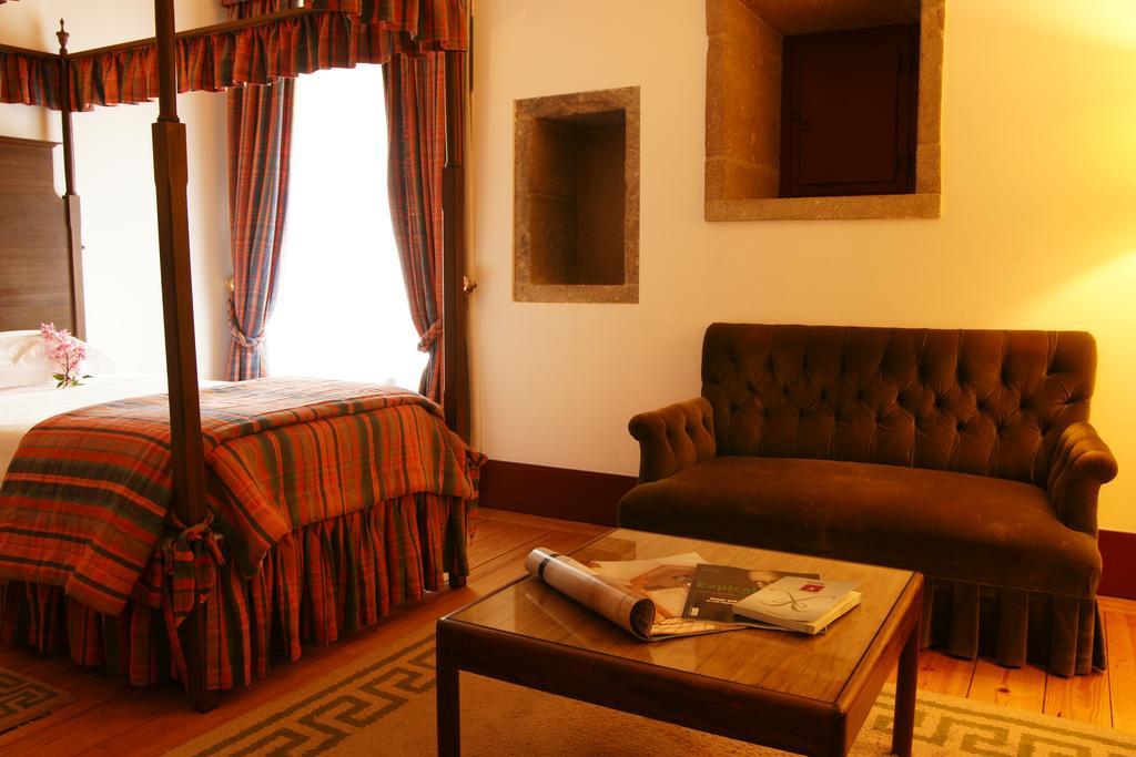 โปอูซาดา มอสเตอิโร เดอ กิมาราเอส- โมนิวเมนต์ โฮเต็ล Hotel กิมาไรส์ ห้อง รูปภาพ A room at the hotel