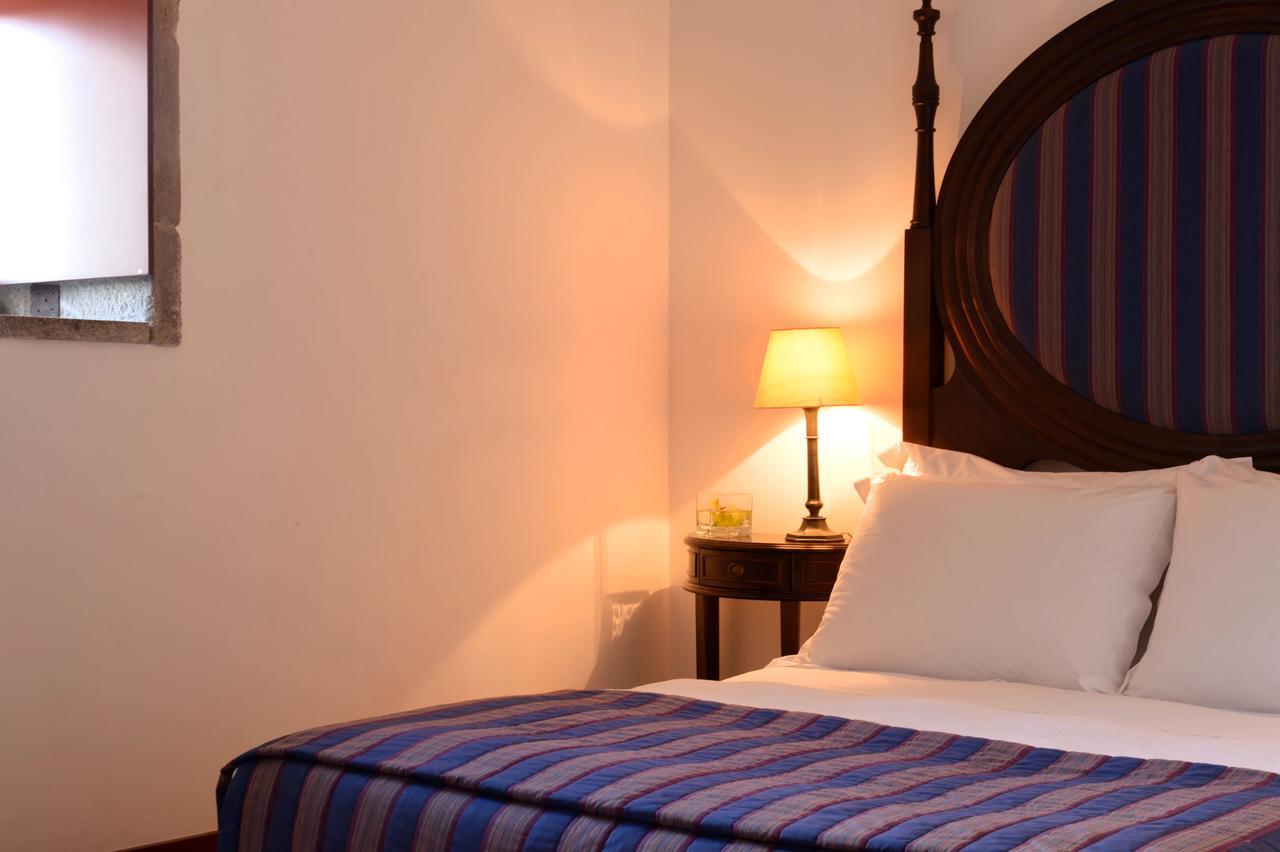 โปอูซาดา มอสเตอิโร เดอ กิมาราเอส- โมนิวเมนต์ โฮเต็ล Hotel กิมาไรส์ ภายนอก รูปภาพ A bedroom at the hotel